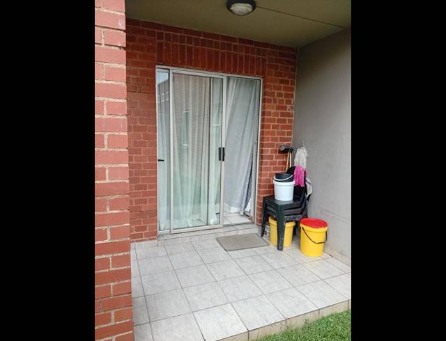 2 BEDROOM APARTMENT FOR SALE IN ESTHER PARK